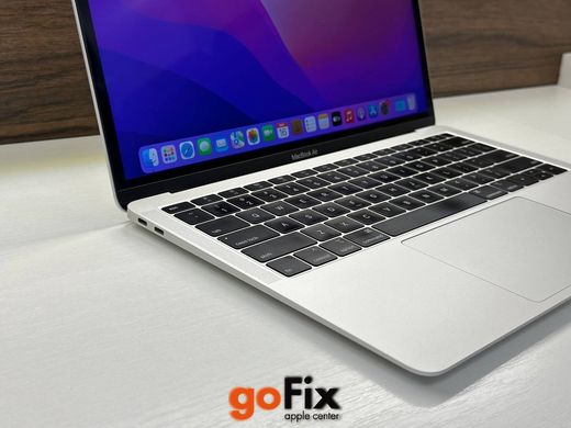 Macbook Air 13" 2018 256gb Silver бу, 256 ГБ, 13,3", i5, 400$