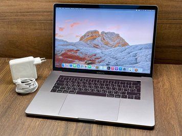 Macbook Pro 15" 2017 256gb Space Gray бу, 256 ГБ, 15,4", i7, 850$