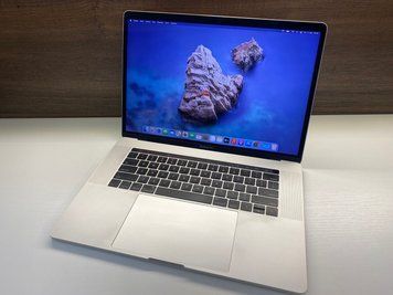 Macbook Pro 15" 2017 512gb Silver бу, 512 ГБ, 15,4", i7, 1010$