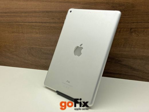 iPad 6 2018 32gb Wi-Fi Silver б/у, 32 ГБ, 9,7 ", A10 Fusion